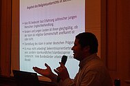 Herr Ali beim Vortrag