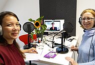 Die Moderatorinnen mit Martha Döhler-Behzadi auf dem Computerbild. 