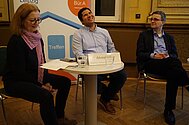 Podium mit Beate Tischer, Ahmed Ali und Professor Lütze